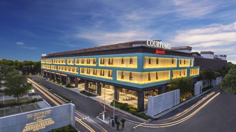 小标题：周边游趋势兴起，需求多样化